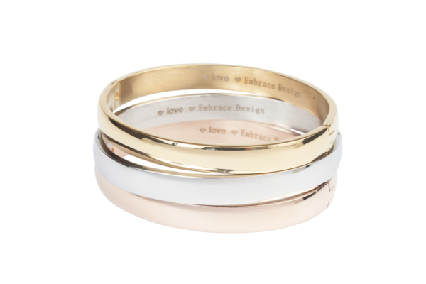 Brede bangle armband met glanzende afwerking van stainless steel in goud, zilver of rose.